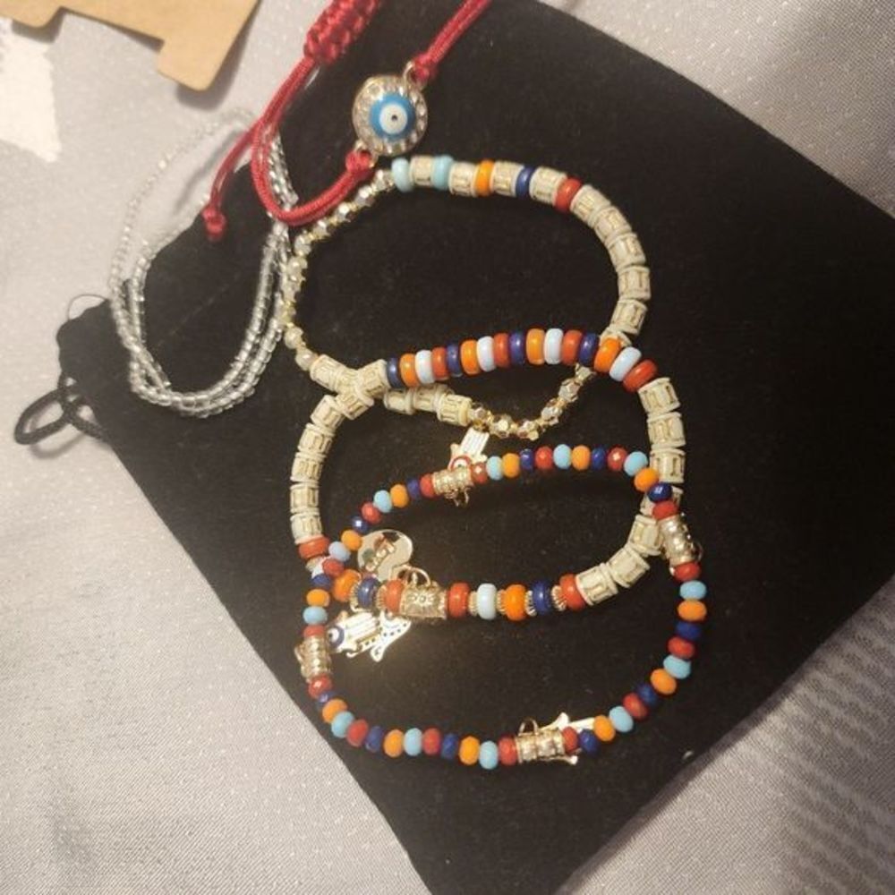 6 Beaded Jewelry bracelets. Fashion Jewelry. NEW NWT.‎